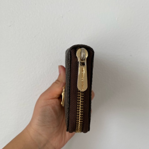 Michael Kors Wallet - Picture 7 of 8